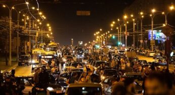 Новые законы. В Беларуси за гудок на акции смогут забирать права на год