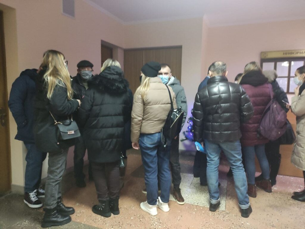 Четырех гродненцев начали судить за насилие над милиционерами у "Галактики". Их обвинили в преступном сговоре Четырех гродненцев начали судить за насилие над милиционерами у "Галактики". Их обвинили в преступном сговоре