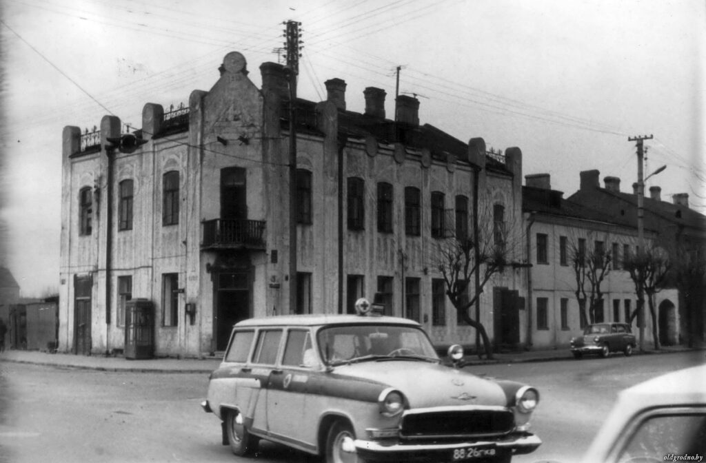 Рогатки, кино и польский язык. Старожил рассказал про гродненский "Пьяный угол" и послевоенные детские игры Бывший отель "Надежда" на территории "Пьяного угла". Перекресток улиц Горновых и Советских Пограничников