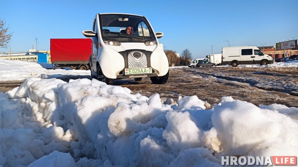 Электромобиль Sidus A01 сделан в Китае. Сергей Жильцов хочет сдавать его в аренду в Гродно