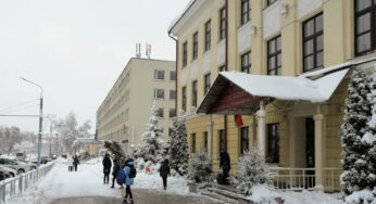 В школах Гродно составляют списки учителей на вакцинацию от COVID-19. Прививать их начнут в начале марта