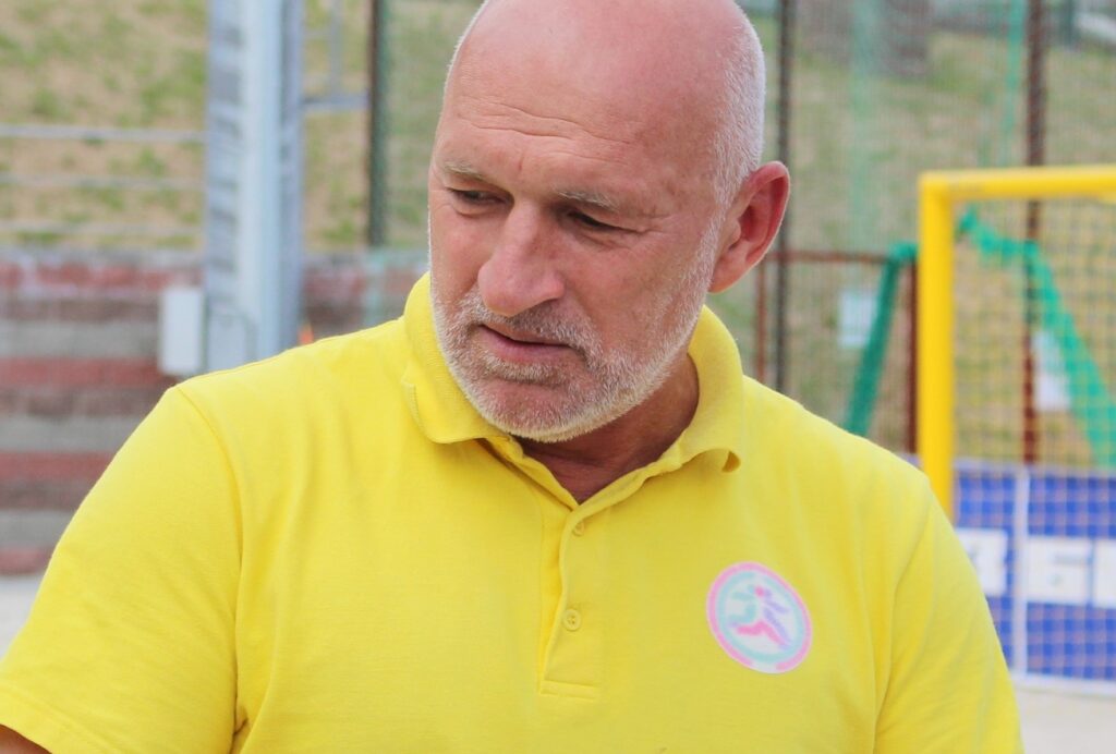 Футбольного тренера из Гродно «попросили» уйти из спорта Василий Савич, тренер, пляжный футбол