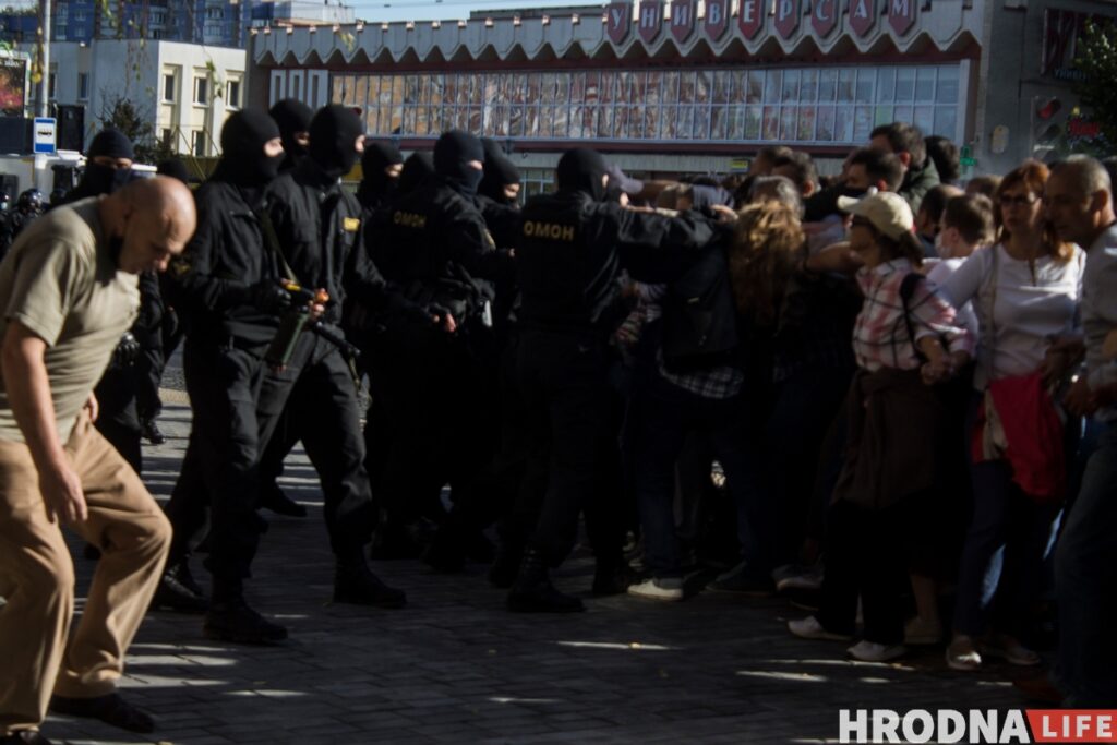 В Гродно вынесли очередной приговор за насилие над сотрудниками милиции. В том числе - политзаключенному В Гродно вынесли очередной приговор за насилие над сотрудниками милиции. В том числе - политзаключенному