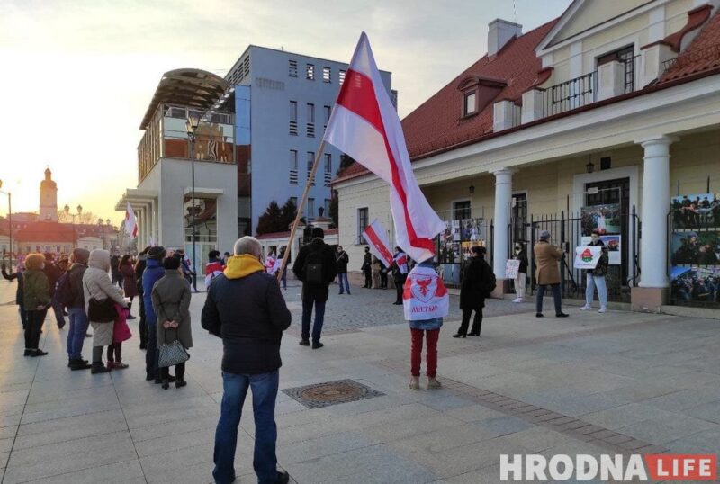 Пикет беларусов в центре Белостока. Фото: Руслан Кулевич