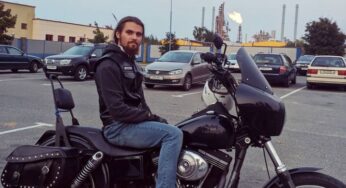 За наклейку «Погоня» на автомобиле гродненцу пришлось объясниться перед ГАИшником и участковым