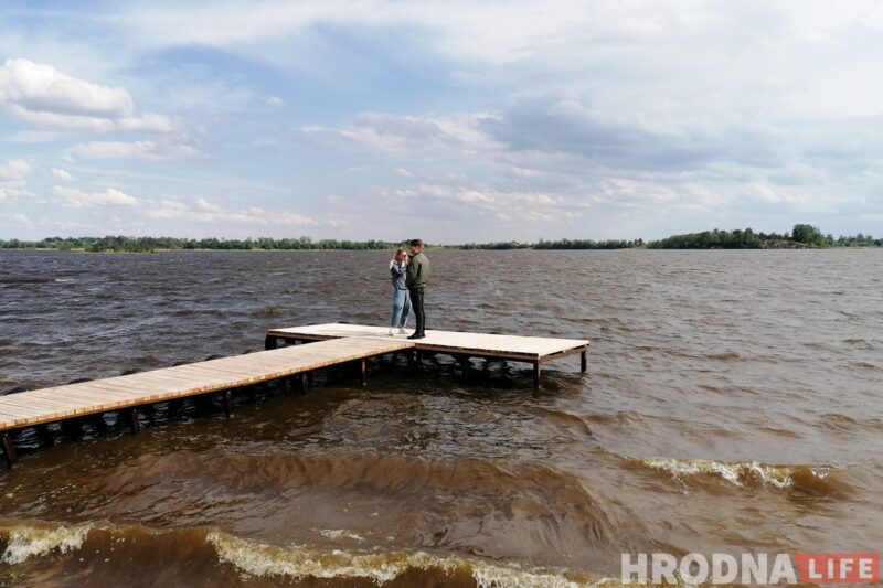 Пирсы в деревне Новосёлки на Гродненском море местные жители построили сами. Фото: Ольга Брейдо