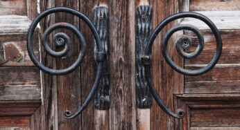 Балконы, двери, окна: гродненка 10 лет фотографировала Гродно в деталях, скоро будет выставка