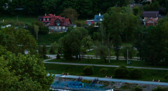 Скверу возле францисканского костела ищут официальное название. Оно должно быть про бизнес