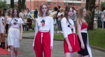 Красная дорожка, модная одежда, зажигательные танцы. На показе мод в Гродно рассказали о трендах лета