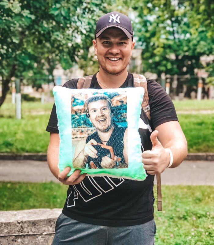 У сестры блогера Вадимати прошел обыск по делу о "действиях, грубо нарушающих общественный порядок"