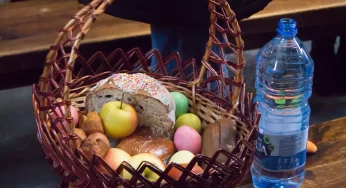 Католические верующие празднуют Пасху