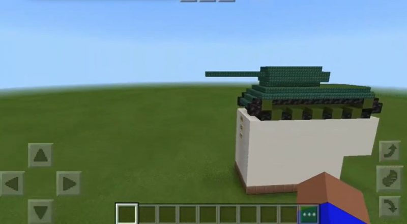 7-классник из Гродно построил в Minecraft танк Т-34-85 - как на Советской площади Гродненский танк в Minecraft. Скриншот Hrodna.life