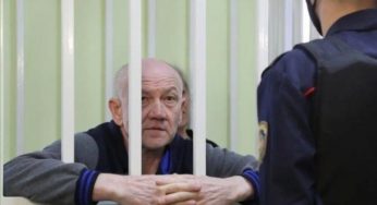 Обвиняемый по делу Автуховича объявил сухую голодовку. Его привели на заседание в трусах