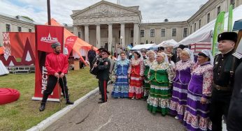 Иконы, конфеты, санатории и казачий хор. На фестивале в Гродно презентовали туристический потенциал Беларуси