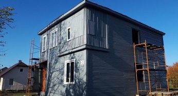 В Гродно могут снести конструктивистский дом 1930-х. Его начали восстанавливать, а сейчас продают