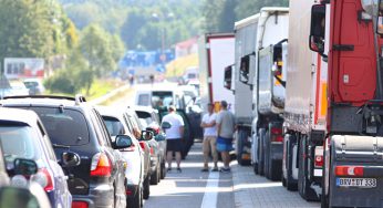 Поляки — к родным и друзьям. Белорусы — «на закупы». Что там, на границе в Бобровниках?