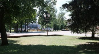 Парк Жилибера продолжают восстанавливать. В “ботанической” части высадили новые деревья