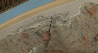 Во время реконструкции Старого замка случайно нашли фреску 16 века. Скоро ее можно будет увидеть