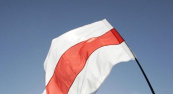 Лозунг “Жыве Беларусь” признали нацистским. На сколько лет за него будут сажать?