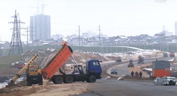 Без верхнего слоя асфальта, но с освещением: дорогу от Озерского шоссе до Заболоти откроют совсем скоро