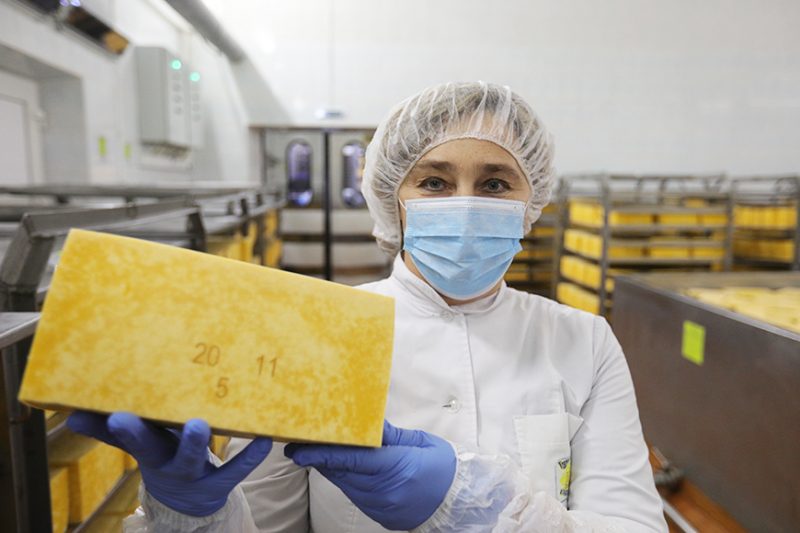 90% продукции Дятловского филиала "Молочного мира" идет в Россию. Перевести этикетку для белорусов - сложно