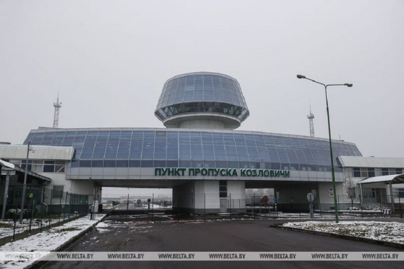 В пункте пропуска “Козловичи” допрашивают водителей. На границе работает КГБ Пункт пропуска Козловичи