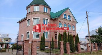 Недвижимость недели: в Коробчицах продается дом-замок