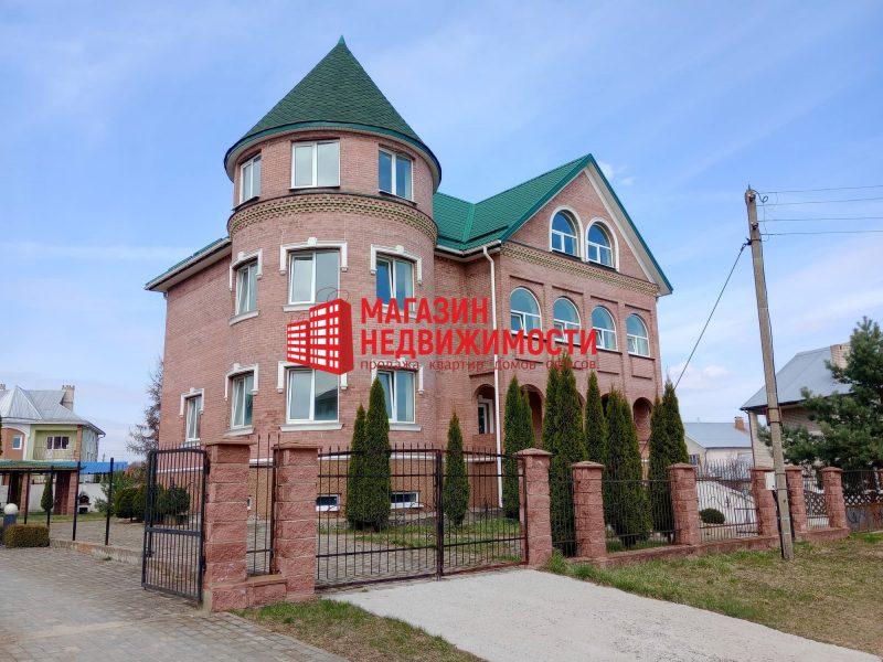 Недвижимость недели: в Коробчицах продается дом-замок Коттедж-замок в Коробчицах