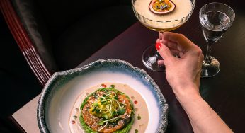 Бизнесмен из Гродно открыл бар в Белостоке. В зале установили женские ноги — для сексуальности