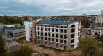 В Гродно продают недостроенный центр «Маяк»: там хотели открыть кафе на трубе высотой 30 метров (обновлено)