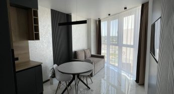 Недвижимость недели: купить евродвушку с панорамными окнами (вид на многоэтажку и поле)