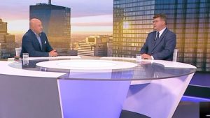 Мацей Вонсик, заместитель министра внутренних дел Польши, в студии TVP Info. Фото: tvp.info