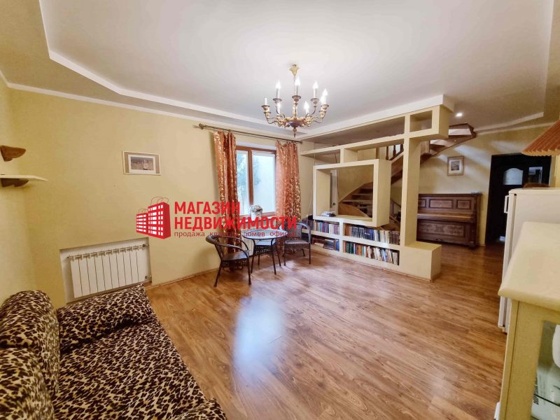 Недвижимость недели: купить полдома на Палестине рядом с объездной Еще зал в квартире на Палестине