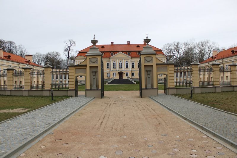 Дворцово-парковый комплекс в Святске, где нашли 200-летнее вино