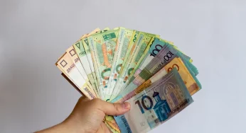 В Гродненский облисполком ищут уборщиков, слесаря и сисадмина: вот какие зарплаты им готовы платить