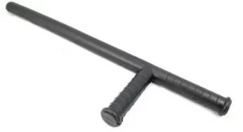 Белорус ехал из Литвы с резиновой палкой. Ее посчитали холодным оружием — дело дошло до суда