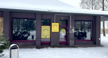 В парке Жилибера сдают в аренду известное кафе. Предыдущие арендаторы продержались менее года