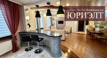 Недвижимость недели: купить квартиру в стиле эклектики 2000-х с барной стойкой и глянцевыми потолками