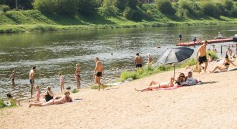 Отремонтируют навесы, скамейки, душевые кабинки. Как пляжи в Гродно готовят к купальному сезону 2024?