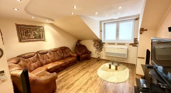 Недвижимость недели: однушка на мансардном этаже в центре города