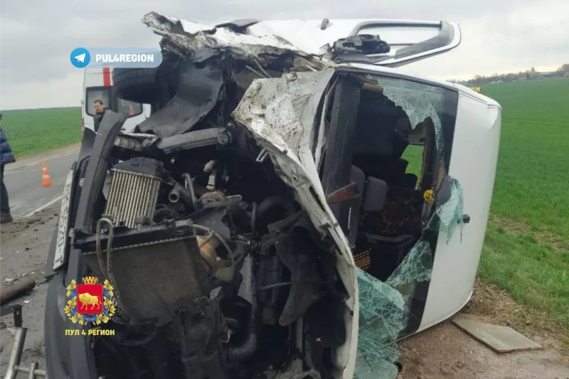 В Мостовском районе маршрутка врезалась в трактор: 10 пострадавших, в том числе дети (обновлено) Столкновение с участием маршрутки в Мостовском районе.