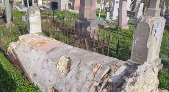 На старом кладбище в Гродно рухнул 222-летний памятник. Поднимать его не будут — ответственных нет
