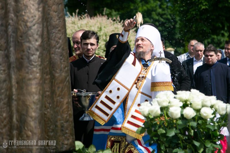 У Гродне помнік мітрапаліту Філарэту асвяціў мітрапаліт Веніямін