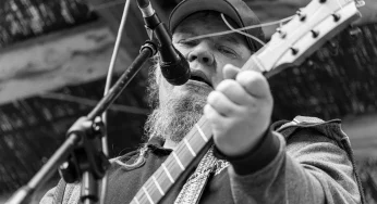 «Наши песни зубастые только в Беларуси». Стас Почобут из Deviation рассказал о новой группе, детях и трех месяцах ареста