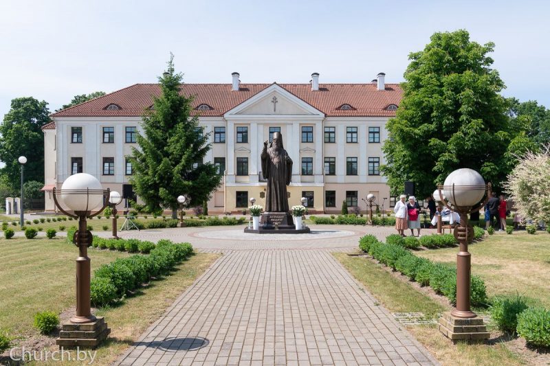 памятник митрополиту Филарету В Гродно