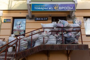 Гродненский театр кукол презентовал экскурсии. Смотрите, сколько там красоты Магазин "Товары из Европы" с одеждой секонд-хенд. Фото: iStock