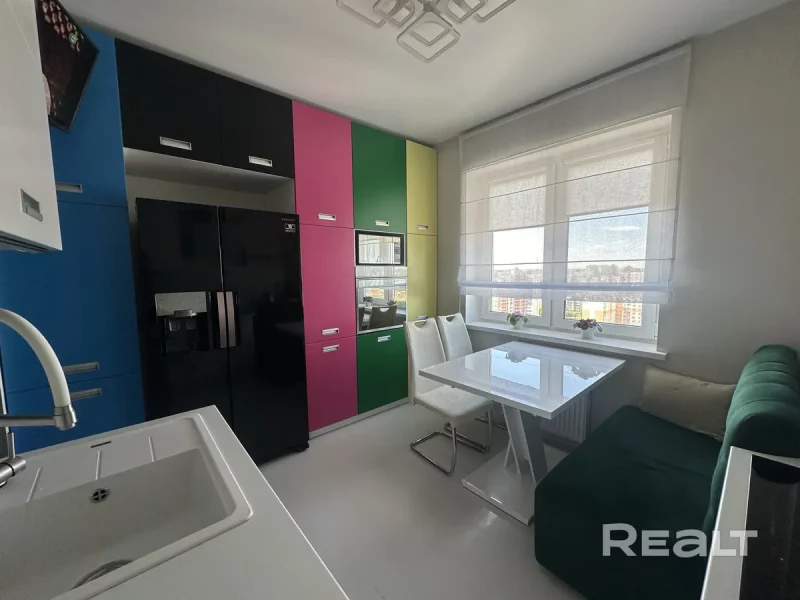 Недвижимость недели: трешка на Девятовке с видом на весь город Кухня в квартире на Белых Росах