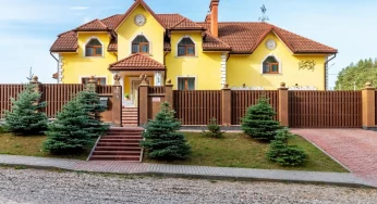 Под Гродно продают дом за $500 000: посмотрите на этот дворец