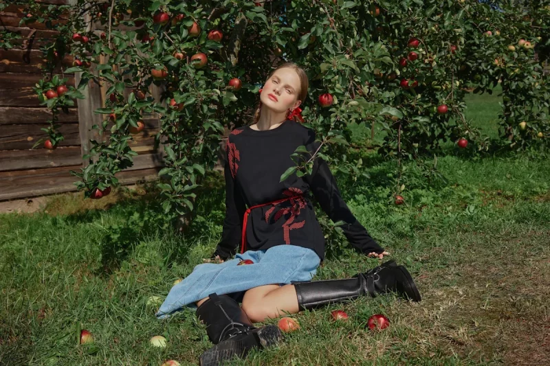 Mark Formelle выпустил новую коллекцию с фешн-переосмыслением традиционных мотивов Вещи из новой коллекции Mark Formelle "Магия вытинанки"