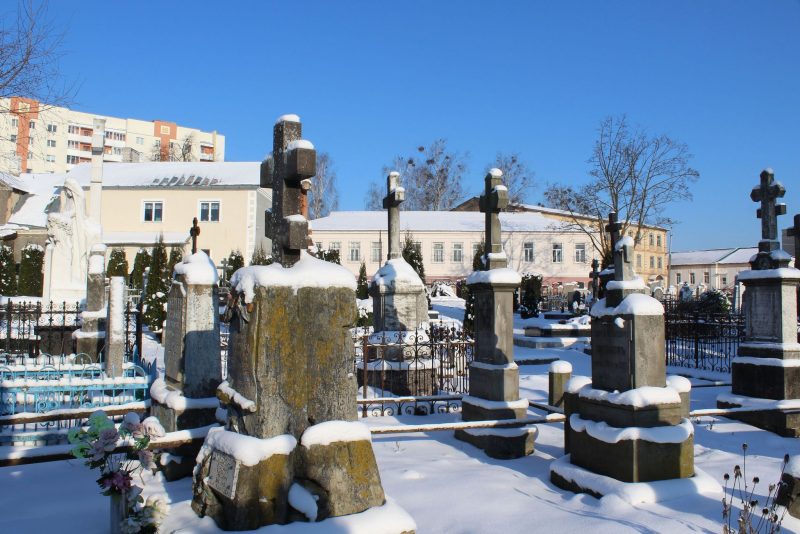 Гродзенскія могілкі зімой. Фота Святланы Несцярэнкі